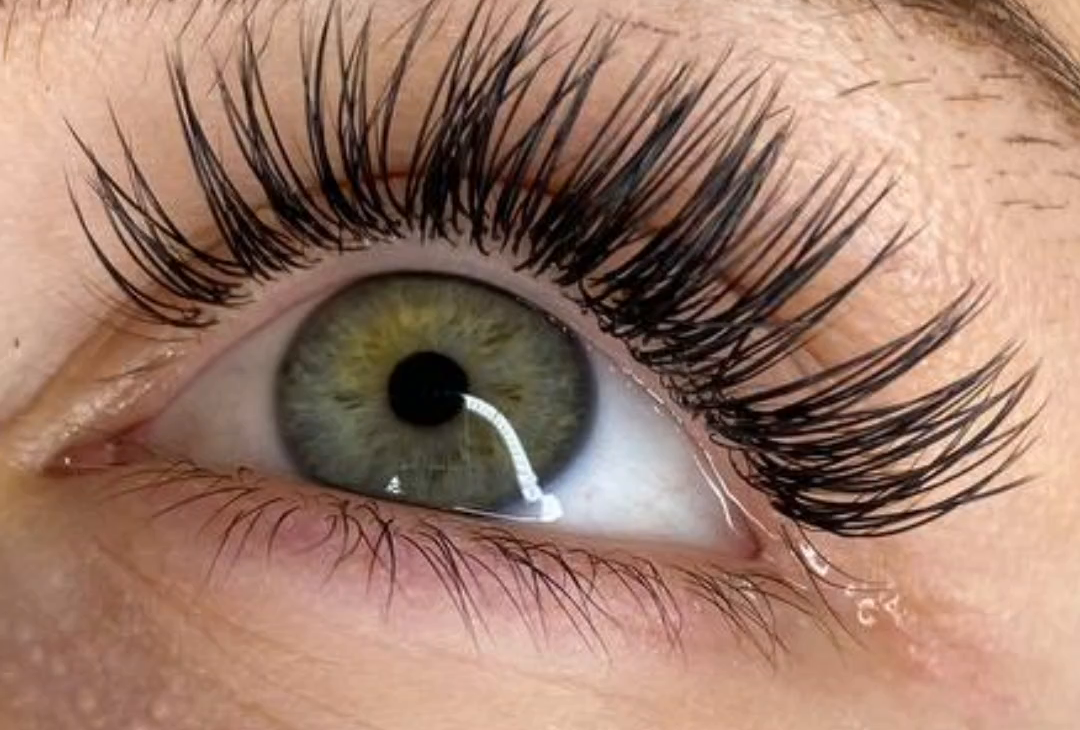 Lash Extensions vs Lash Lifts